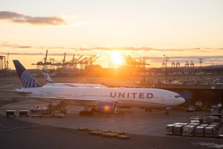 U.S. airlines cool hiring after adding 194,000 employees in post-Covid spree
