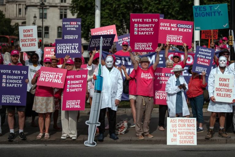 Britain’s lawmakers vote to allow assisted dying, after fraught national debate