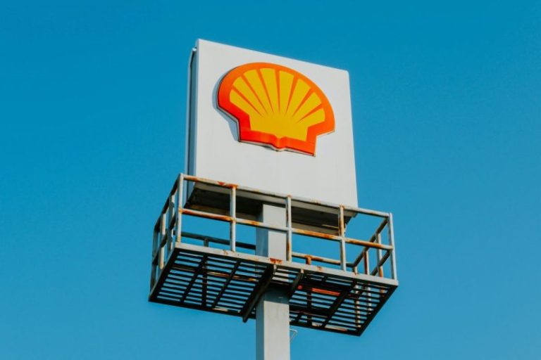 Shell Denies Interest in BP Takeover, Freezing Potential Deal for Six Months